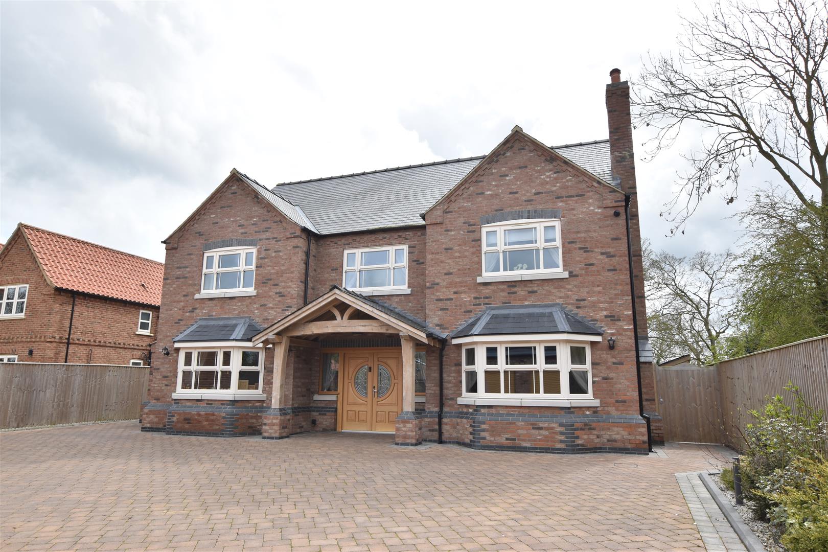 7 BEDROOMS Joy Walker Estate Agent